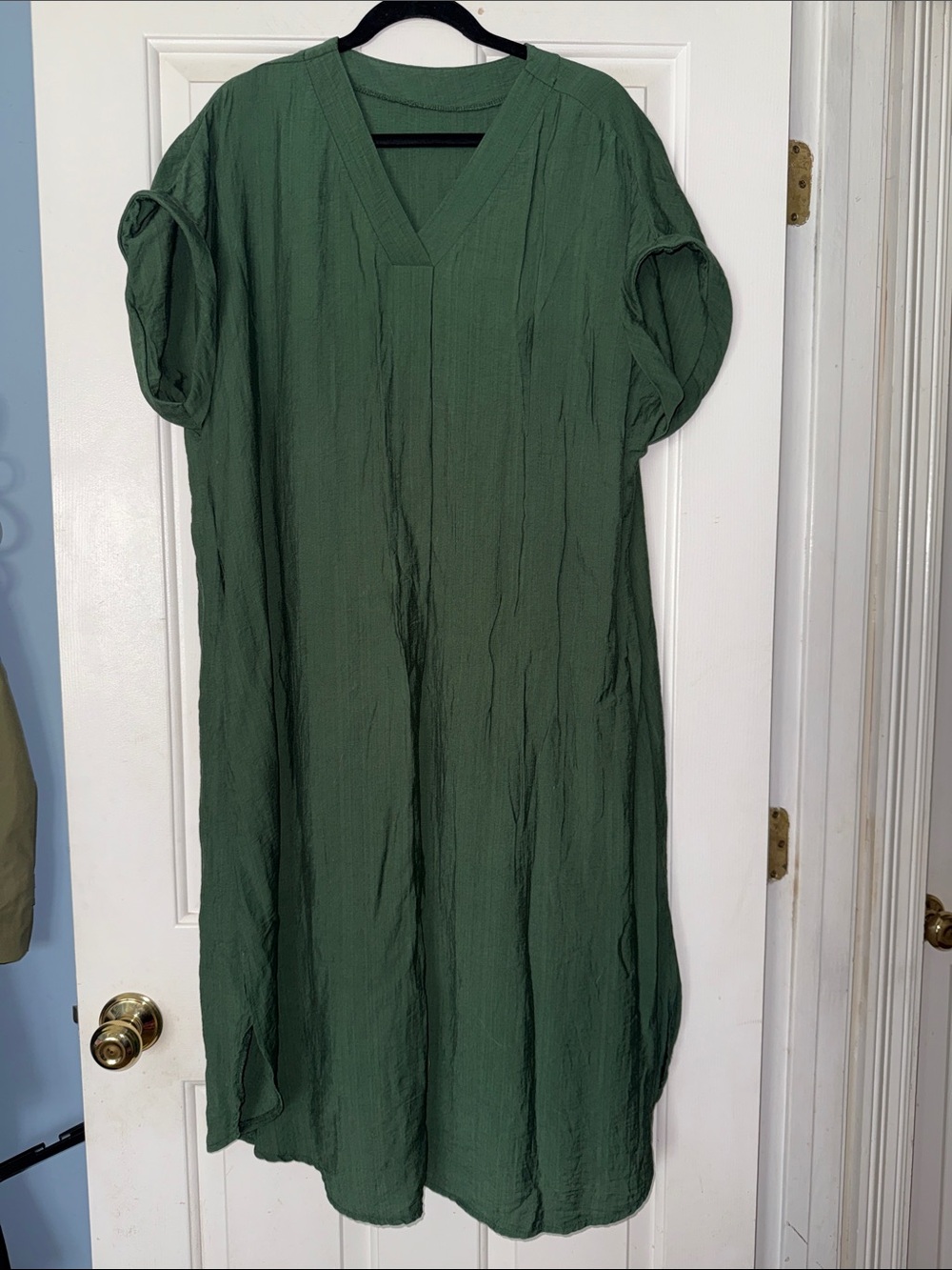 Relaxed V-Neck Maxi Dress in Green
